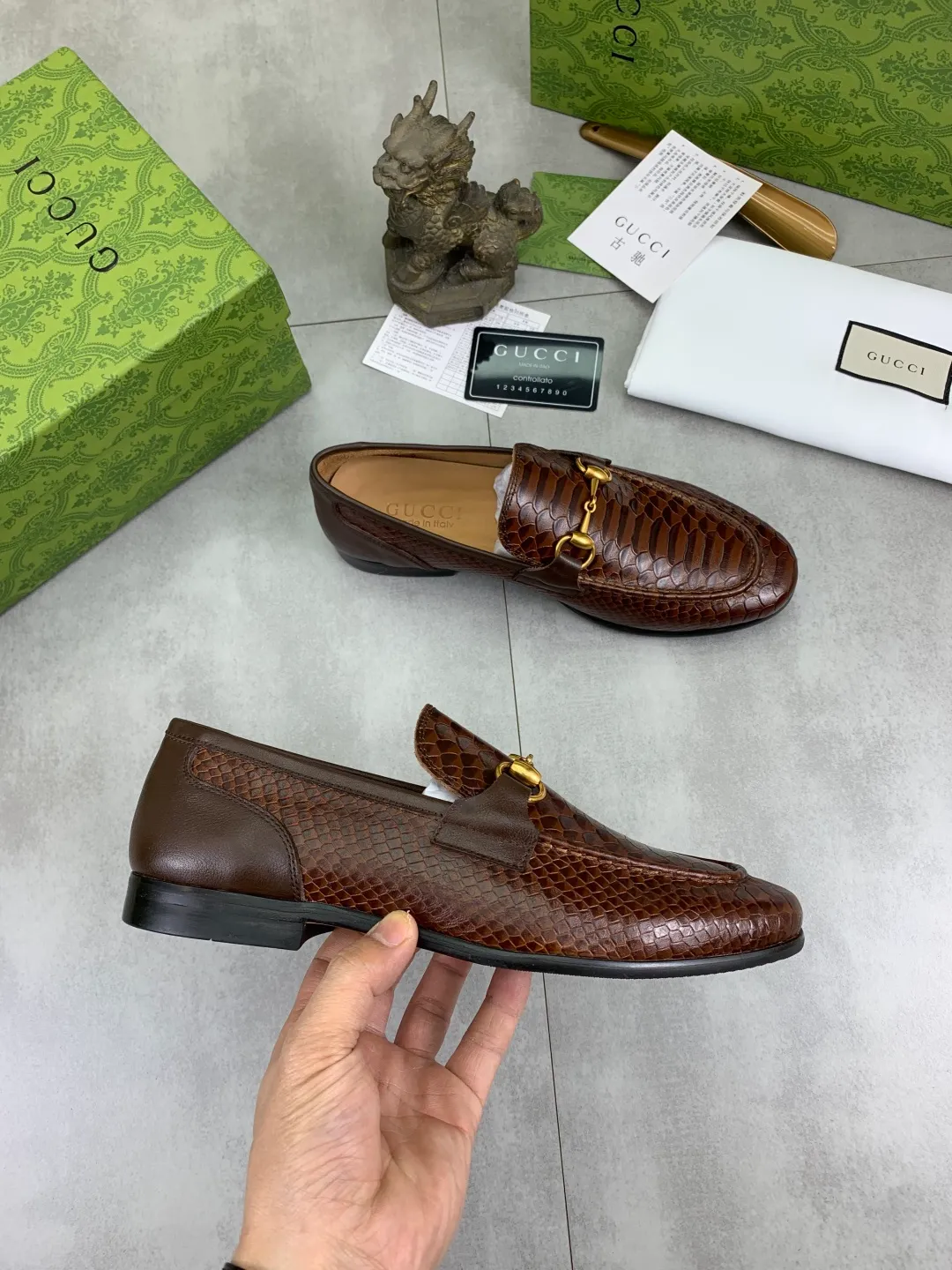 Men's Men's Shoes💰P580💰【New Style】Water-dyed Niuli Gucci's most popular selection of lazy slip-on leather shoes (Gucci) official website latest Gucci lazy leather shoes, hot style 💥 simple and elegant style, exclusive for trendy men. Unique official website latest brand original double G embossing Elements 👑 Original Gucci decoration, fashionable and elegant, fabric original calfskin ✅ fully imported first-layer cowhide lining, official website designated wear-resistant, rubber business outsole, classic model taken at the counter in real life 🎬38-44 black brown optional